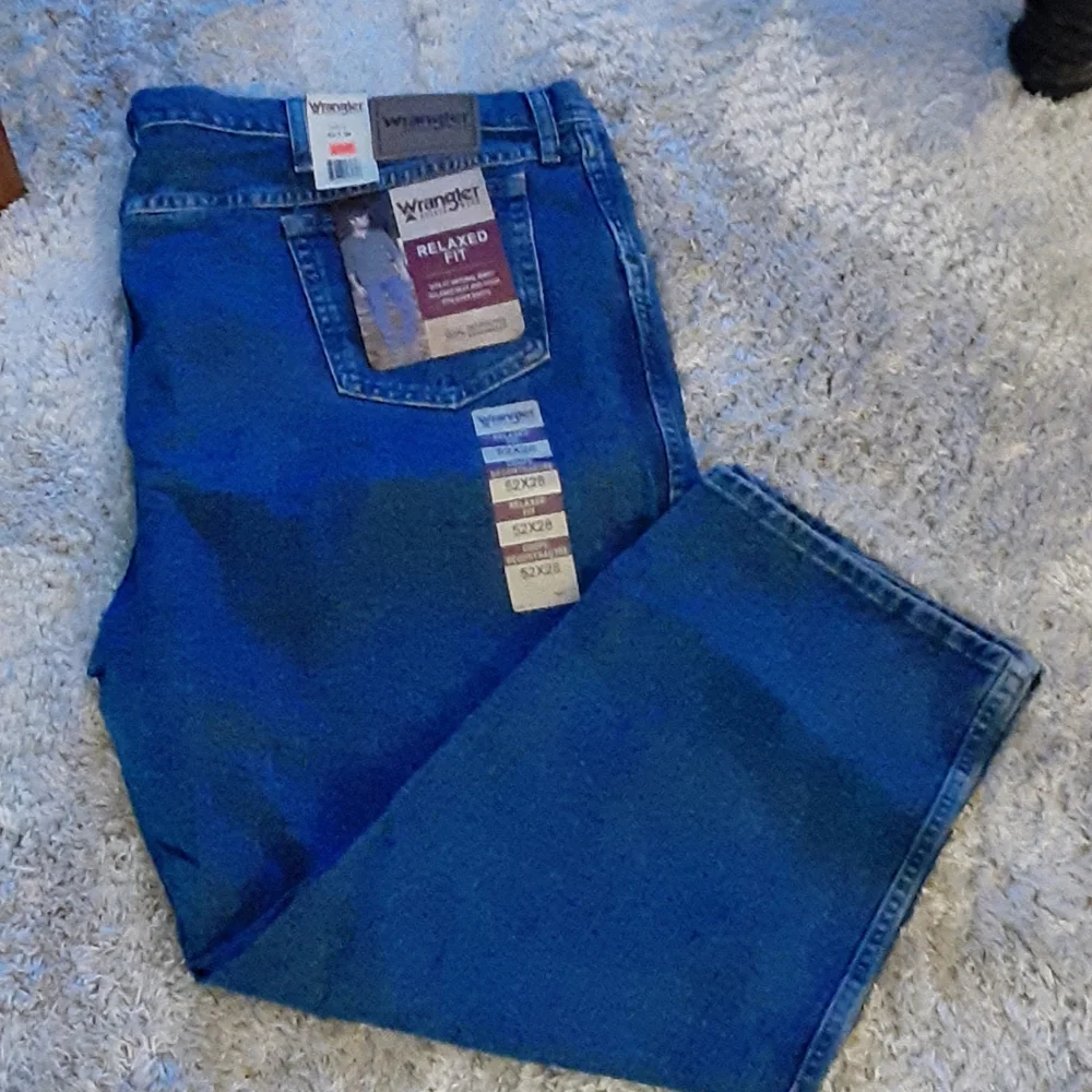 Wrangler Rugged Wear relaxed fit classic jean 5 pocket style NEW 52X28 MSRP $35…